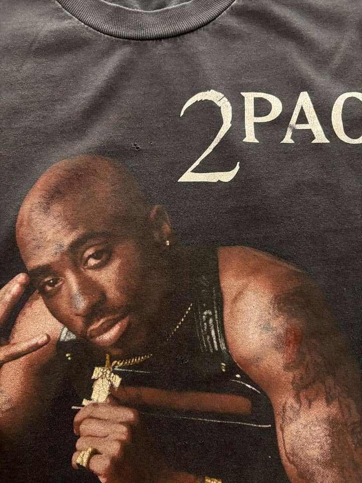 Tupac Vintage Original Tupac Sunfaded And Distressed T Shirt - view 4 - Fabricsonder