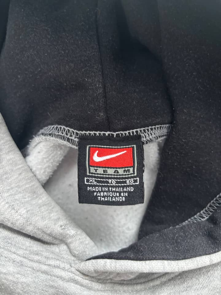 Nike Vintage Nike Team Hoodie Boxy Fit - view 6 - Fabricsonder